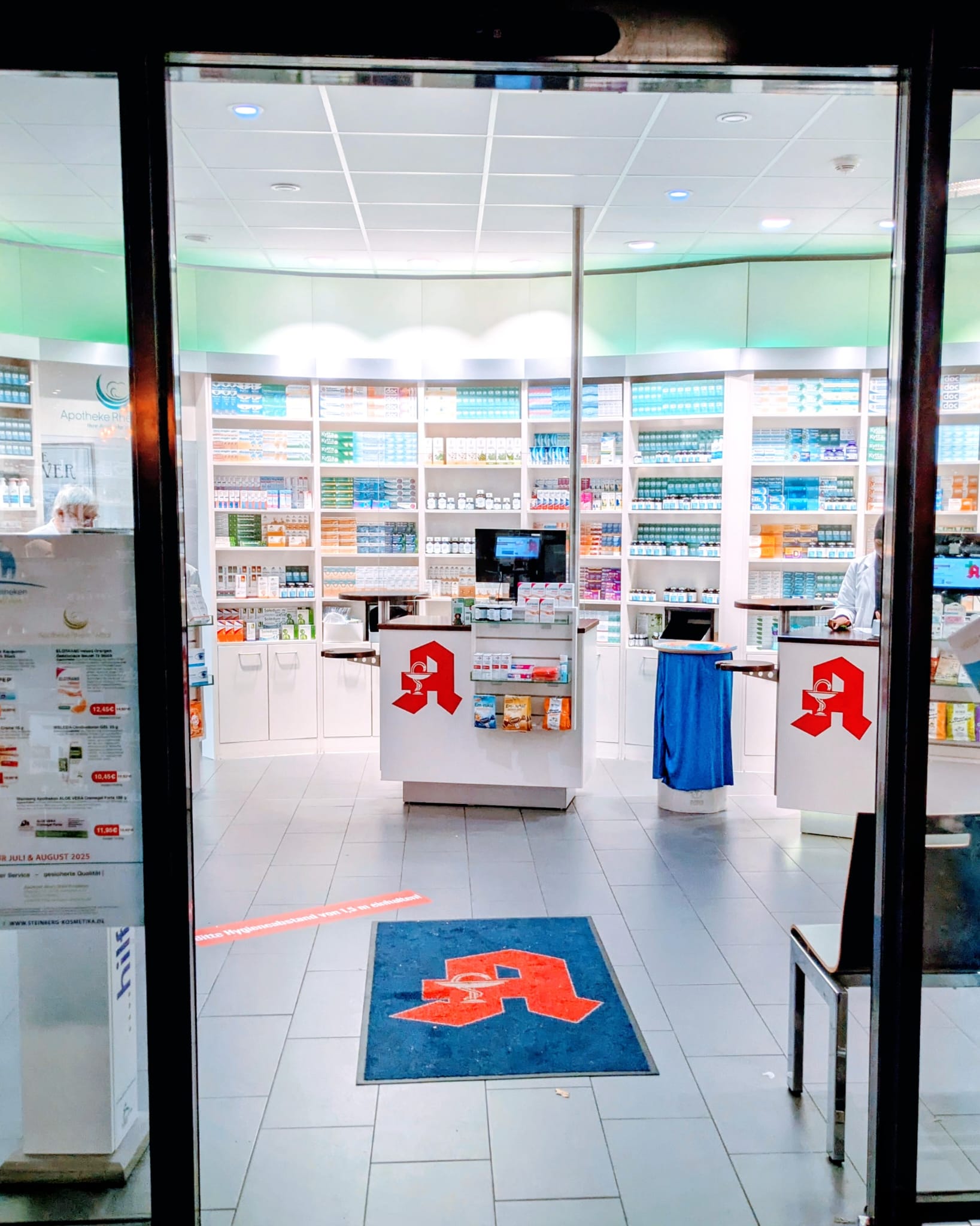 Apotheke Rhein-Waal Kleve · Eingangsbereich im Edeka Brüggemeier